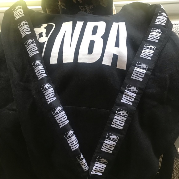 NEW WITH TAGS OFFICIAL NBA SWEATSHIRT - Picture 7 of 8